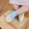 Первые ходунки 2021 летняя сетка обувь мальчика резиновые дети девушки рожденные аксессуары малыша младенческие носки Zapatos