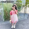 Koreaanse stijl zomer kinderen meisjes jurk roze kant open rug uitgehold liefde prinses kinderkleding E6042 210610