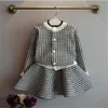 Novo 2022 Primavera Outono Girls Define Houndstooth Malha de Manga Longa Camisola + Saia Curta 2 pcs Terno de Childen Fashion Girls Khaki Shaki Says