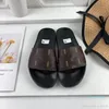 2021 Hombres Mujeres zapatilla Diseñadores de moda Diapositivas planas Chanclas Verano Mocasines al aire libre Zapatos de baño Ropa de playa Zapatillas con caja Tamaño 36 44