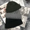 Menshattar Autumn and Winter beanies ins mode fast färg förtjockad varma stickade ullhattar perforerade hattar5850166