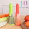 Tipo di stoccaggio multifunzionale Zester Utensili per frutta e verdura Coltello per sbucciare con tubo di stoccaggio per cetriolo, carota, mela Famiglia