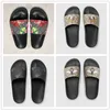 Luxurys skor Kvinnor Sandaler Tofflor Slides Kvinnor Desiguer Skor Slipper Pearl Snake Print Slide 2021 Fashion Summer Wide Flat Lady Sandal