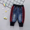 Märke Kids Cartoon Trousers Pant Fashion Girls Jeans Barn Boys Hole Jeans Kids Fashion Denim Byxor Baby Jean Spädbarn Kläder 211028