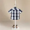 Verano 2021 nuevos niños de manga corta camisas clásicas de solapa a cuadros Tops con bolsillo camisa informal para bebés niños ropa para niños Q0716