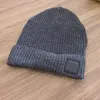 Livraison gratuite hommes femmes hiver bonnet hommes chapeau casual casquettes tricotées chapeaux hommes casquette de sport noir gris blanc jaune haute qualité crâne casquettes