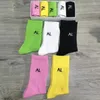 Fashional Hommes Femmes Designer Chaussettes De Sport Avec Des Lettres Une Boîte 5 Pièces Hommes Femmes Bas Chaussettes De Sport De Haute Qualité Bas 10 Couleurs