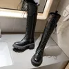 Knight Boots Winter 2021 نساء مبطن على دراجة نارية رجعية مربعة في الركبة مع مشبك أسود 405