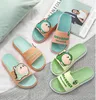 Coole slippers vrouwelijke zomer een gezin van drie ouder-kind familie buiten het huis om mooie indoor antislip meisje thuis kinderen slippers te dragen