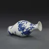 Vasen Qing Qianlong handbemalte blaue und weiße Fischschwanzvase mit neun Pfirsichen, antikes Porzellan