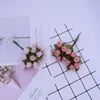 12pcs/bundel kunstbloemen mini zijden rozen diy krans geschenken kerstdecor voor thuis bruiloft bruids broche nep jllvza