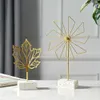 Goud Blad Woondecoratie Accessoires Moderne Woonkamer Bloem Ornamenten Miniatuur Metalen Beeldje Houten Bureau Decoratie 210607