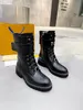 2021 Winter-Damen-Martin-Stiefel mit niedrigem Absatz, Buchstaben-Design, Ledermaterial, mehrfarbig, passende Tasche