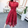 Hollow Out Lace Dress Women O-Neck Hög midja Ruffled Summer White Lady Spring Chic Slim Fit Party Vestidos 210603