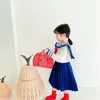 春の夏の到着の女の子ファッションネイビースタイルセット子供のトップ+スカートの衣装210528