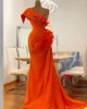 Schickes orangefarbenes Spitzenperlen-Abendkleid mit Federn, sexy One Shouler Plus Size Mermaid Birthday Prom Dresses Vestidos De Novia 322