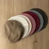 Handgjorda kvinnor Rhinestone Beret Vuxen Stickad Stripe Solid Hat Kvinna Damer Varm Flexibla Berets Tjejer Lady Casual Bonnet