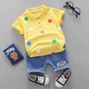 Neonati maschi Vestiti estivi Moda cotone Tuta sportiva infantile per ragazzo T-shirt con risvolto a pois + pantaloncini 2 pezzi Abbigliamento per bambini X0902