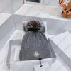 Tasarımcı Beanie Sıcak Örme Şapka Klasik Kafatası Kapakları Moda Kış Saçball Şapkaları Nefes Alabilir 8 Renkli Çok Renkli Seçenek