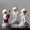 Mini acessórios de jardim decoração para casa personagem resina estatuetas de astronauta de halloween sala de estar espaço homem decoração de natal 219484581