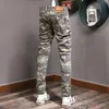 Hombres Jeans Streetwear Fashion Hombres Slim Fit Elástico Empalmado Diseñador Biker Camuflaje Pantalones militares Hip Hop Pantalones de mezclilla