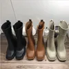 مصمم نساء نصف أحذية أحذية الشتاء مكتنزة ميد الكعوب العادي مربع أصابع القدم حذاء Rainboots Zip Women Mid Calf Booty293y