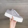 Damen-Freizeitschuhe, modischer Plateau-Sneaker aus Gummi, inspiriert von Motocross-Reifen, hochwertige Luxus-Designer-Sneaker aus Nylon-Gabardine