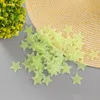 4 kleuren 3 cm star muurstickers stereo plastic lichtgevende fluorescerende paster gloeien in de donkere stickers voor babykamer