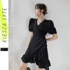 Hepburn French Black Dress Puff Sleeves Kort V Nacke Ruffled High Waist Style Mini Wrap Klänningar Kvinna 210608