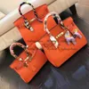 Women Tote Luxurys Designers Bags 40cm 35cm 2021 Womens Handbags Purses Shoulder Crossbody Bag Gold Silver Hardware 22 Colours Genuine Leather Fashion Large Totes
