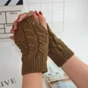 Перчатки без пальцев Мода Взрослые Твердые Вязаные Пустые Запястья Женщины Зимние Тепловые варежки