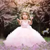 Lovely Pink Ruffles Tulle Flower Girls Abiti 2020 Spaghetti Strap Satin Ball Gown Ragazze Abiti da spettacolo con perline applique