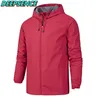 Uomo Primavera Autunno Outdoor Giacca casual Uomo Soild Hoode Cerniera in metallo Sottile Cappotto sportivo Moda Escursionismo Pesca Giacche Uomo 5XL 211105