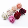 100pcs結婚式の装飾的な花の花輪シルクローズヘッド人工花