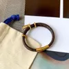 2021 أزياء المرأة beacelets للنساء سبيكة أساور جلدية مع سبائك مشبك الأزياء مجوهرات الطبيعة مع مربع Aime33a