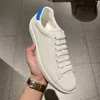 белая мультяшная обувь
