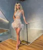 Feather Glitter Cocktail Noite Vestidos Lace Appliques Beads Lantejoulas Halter Sem Mangas Partido Grawns Vestidos Mini Mulheres Prom Vestido Gracioso Robe de Soriee