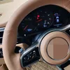 Met de hand gestikte bruine lederen auto stuurwielafdekking voor Porsche Macan Cayenne 2015-2016