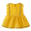 夏の赤ちゃんの女の子のドレスかわいい幼児幼児子供の女の子プリンセスドレスソリッドコットンノースリーブピンクホワイトイエロードレス0-3T Q0716