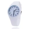 Women's Watch Trendy Ultra-Shin Wristwatch Men مع سوار سيليكون بلون الكريمة