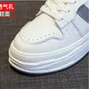2022 Lente Nieuwe Lederen Kleine Grijze Schoenen Dames Koreaanse versie Verhoogde Casual Dames Single Shoe Boots Lace Up Student Shoes