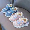 Bonitos zapatos deportivos ligeros de vaca, invierno 2021, zapatillas de deporte de suela gruesa para bebés y niños, zapatos casuales de PU azul con gancho a la moda para niños G1025