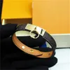 Vente en gros bracelet en cuir lettre fleur classique bracelet homme et femme avec boîte livraison gratuite peut être en gros