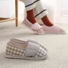 Kvinnor Diabetiska Tofflor Justerbar Förslutning Bekväma Hus Skor Artrit Edema Wide Comfy Cozy Closed Toed 211110