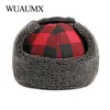 Winter Bomber Hats Heren Thicken Russian Trapper Hoed Oorflap Baseball Cap Red Black Plaid Winddichte Bomber Hat voor Vrouwen