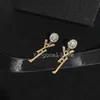 2022 Charme Haute Qualité Nouvelle Arrivée 18K Plaqué Or Lettre Stud Lettres De Luxe Boucles D'oreilles Femmes Perle Cristal Strass De Mariage Bijoux Accessoires Cadeau