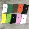 Fashional Herren Damen Designer Sportsocken mit Buchstaben Eine Box 5 Stück Herren Damen Strümpfe Hochwertige Sportsocken Strumpf 10 Farben