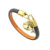 Lyxdesigner smycken Kvinnor läderarmband med hjärtlås hårdvaru charmarmband fyra bladblommönster guldväska hänge 2463