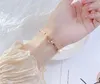 Bracelet d'amitié en or rose avec pierres de zircone cubique et bijoux à charnière en acier inoxydable avec cadeau d'anniversaire en cristal pour femme