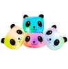 Färgglada Lysande Panda Pillow Plush Toy Giant Pandas Doll Inbyggd LED Lampor Sofa Dekoration Kuddar Alla hjärtans dag Presentbarnleksaker